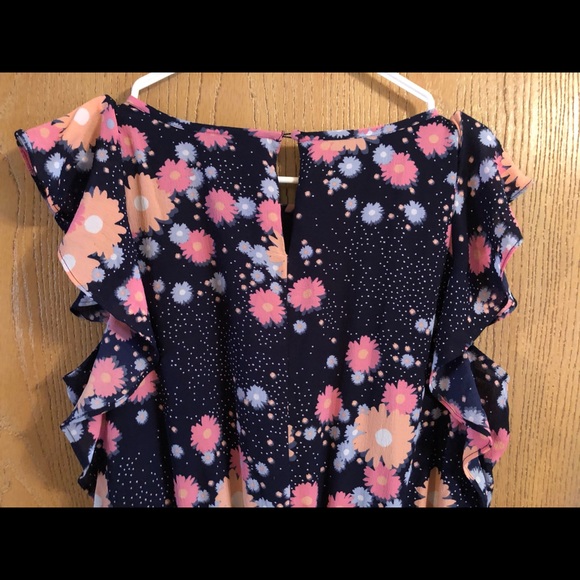 Elle flutter-sleeve dress with belt - Picture 4 of 6